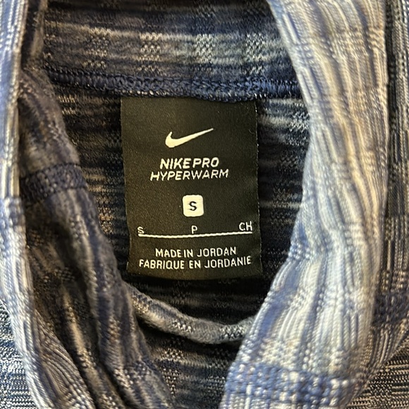 Women’s Nike Pro Hyperwarm Pullover - Picture 3 of 4